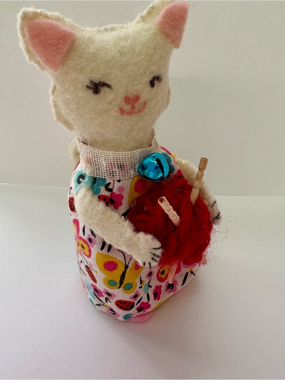 Knitty Kitty Cat felt Art doll cream knitting needles decor cake topper felt